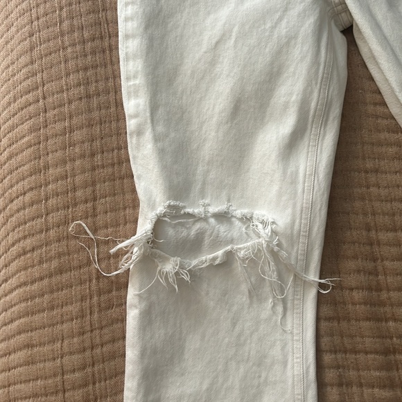 AGOLDE STRAIGHT LEG JEAN IN NATURAL WITH RIPPED KBEES AND BUTTON FLY - Picture 3 of 5
